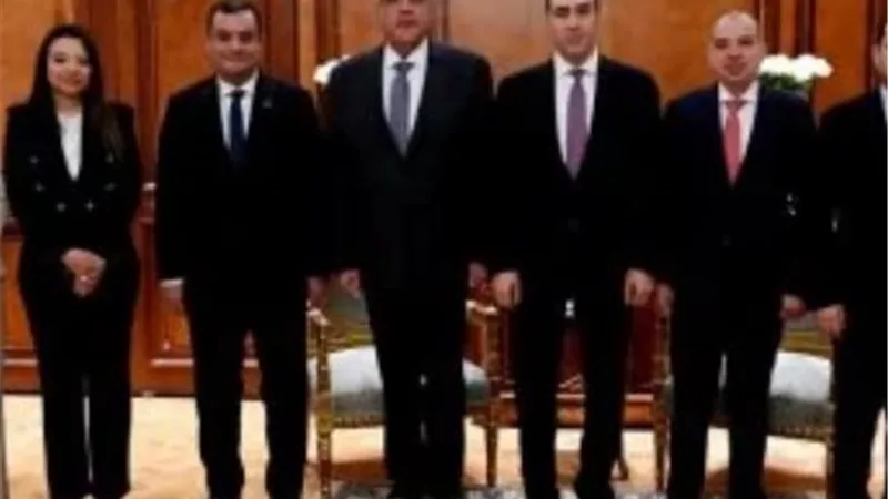 وفد تكتل نواب تنسيقية شباب الأحزاب يلتقى المستشار هشام بدوى رئيس مجلس النواب