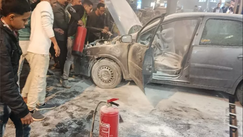 السيطرة علي حريق اندلع بسيارة ملاكي داخل محطة وقود بأسيوط