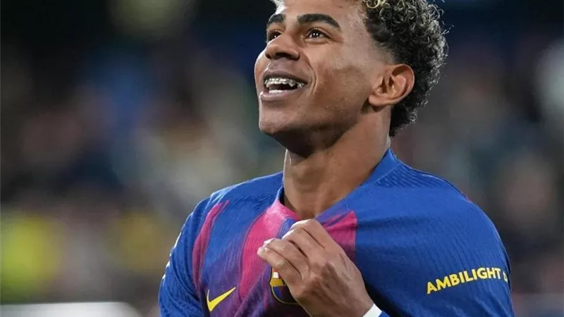 لامين يامال: أريد البقاء في برشلونة طول حياتي