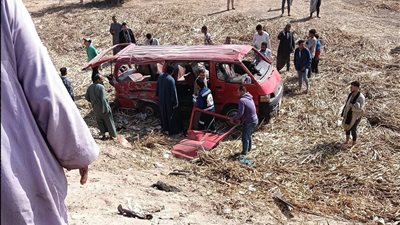 مصرع سيدة وإصابة 15 آخرين إثر انقلاب سيارة بأسيوط
