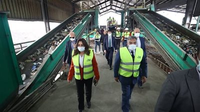 وزيرة التنمية المحلية ومحافظ الدقهلية يتفقدان مصنع معالجة وتدوير المخلفات بسندوب