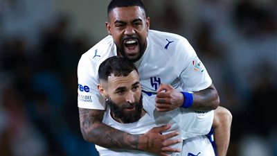 بنزيما يقود هجوم الهلال أمام الخلود في دوري روشن 