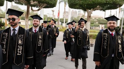 طب قصر العيني تحتفل بتخريج الدفعة 194من الطلاب الوافدين| صور 
