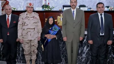 محافظ سوهاج يكرم أسر الشهداء ومصابي الحرب بيوم الشهيد والمحارب