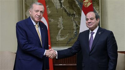 انطلاق المباحثات الرسمية بين الرئيس السيسي ونظيرة التركي بقصر الاتحادية