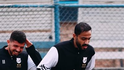 بالصور.. محمود كهربا يشارك في المران اﻷول مع فريق إنبي
