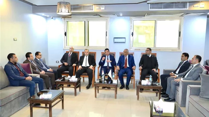 نائب محافظ سوهاج يهنئ مجلس إدارة نادي مستشاري النيابة الإدارية الجديد