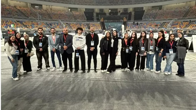 طلاب برنامج الترجمة بجامعة العاصمة يقدمون أداءً مشرفًا في كأس العالم للسلاح بالقاهرة