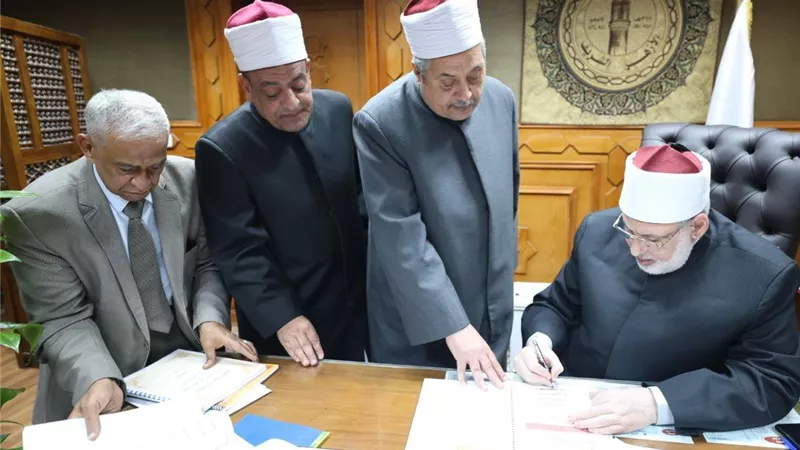 وكيل الأزهر يعتمد نتائج الشهادتين الابتدائية والإعدادية والدور الثاني للثانوية الخارجية