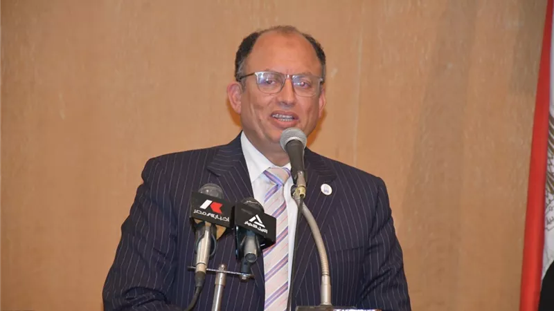 رئيس جامعة العاصمة يتقدم بالتهنئة للوزراء الجدد بمناسبة أدائهم اليمين الدستورية