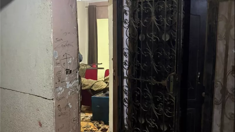 مباحث 15 مايو تنقذ مهتز نفسى من إنهاء حياته بعد إشعال النيران بشقته 