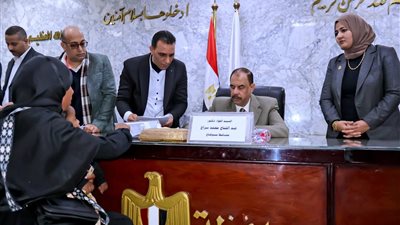 محافظ سوهاج يقود لقاءاً جماهيرياً موسعاً لفحص طلبات المواطنين