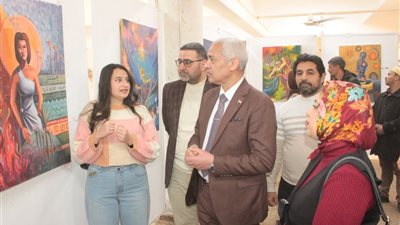 نائب رئيس جامعة أسيوط يفتتح معرض تجربة إبداعية لطلاب كلية الفنون الجميلة