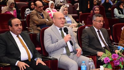 جامعة سوهاج تطلق جلسة حوارية حول مستقبل الابتكار وريادة الأعمال