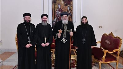 الوفد الكنسي العائد من الفاتيكان يقدم تقريره للبابا تواضروس الثاني