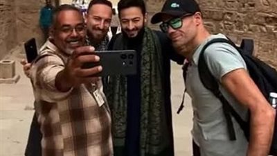 حمادة هلال يشعل أجواء التصوير في «المداح 6» بتفاعل مفاجئ من السائحين