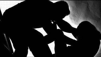 بعد أن راسلها مجهول بصور زوجها المخلة.. زوجة تطلب طلاق الضرر أمام محكمة الأسرة