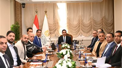 وزير الرياضة يجتمع لتنسيق استعدادات ماراثون المتحف الكبير