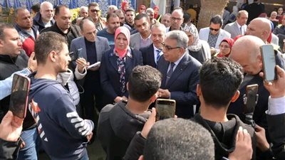 محافظ الدقهلية اغتنموا فرص العمل المتاحة بالقطاع الخاص وتنمية قدراتكم