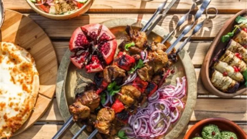 بخطوات سهلة وبسيطة.. جهزي لأفراد أسرتك أشهى طبق شيش طاووق