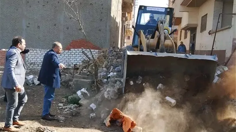 السنبلاوين تزيل مخالفات بناء على الأراضي الزراعية.. وتحرر محاضر للمخالفين