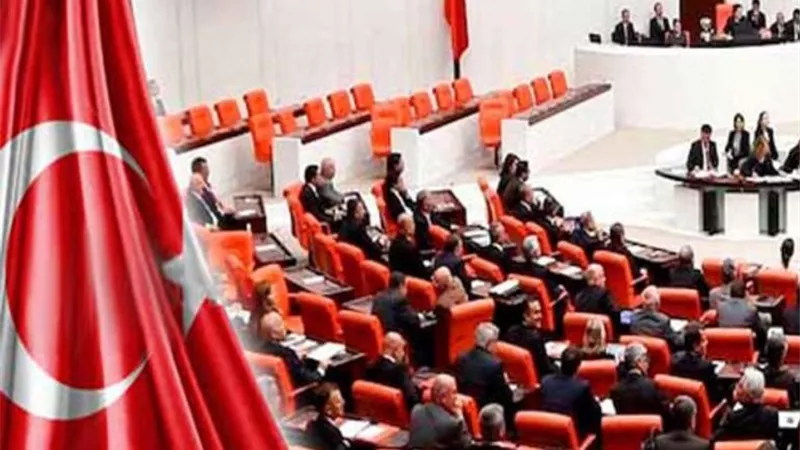  تشابك بالأيدي تحت القبة.. البرلمان التركي يتحول لساحة عراك بسبب وزير العدل