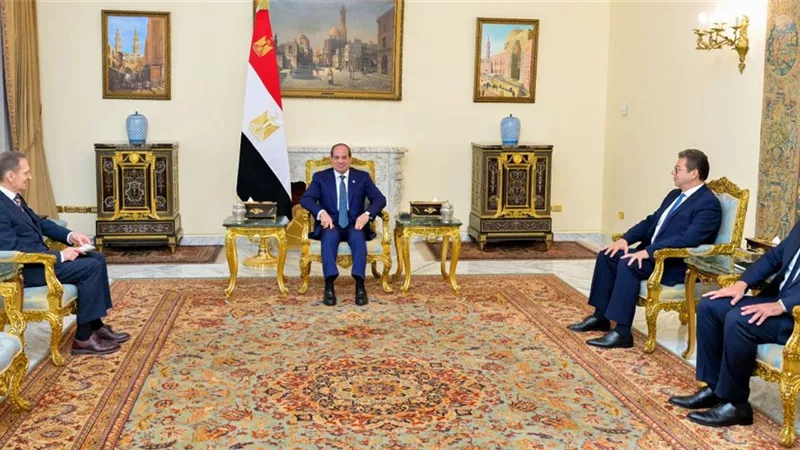 الرئيس السيسي يستقبل رئيس الاستخبارات الروسية