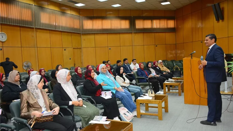 جامعة أسيوط تنظم دورات تدريبية لطلاب كليتي التجارة والآداب| تفاصيل 
