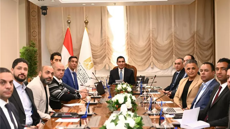 وزير الرياضة يجتمع لتنسيق استعدادات ماراثون المتحف الكبير