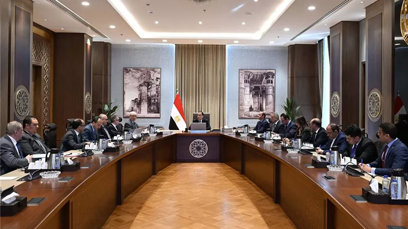 رئيس الوزراء يستعرض التقديرات الأولية لمشروع موازنة العام المالي 2026-2027