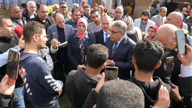 محافظ الدقهلية اغتنموا فرص العمل المتاحة بالقطاع الخاص وتنمية قدراتكم