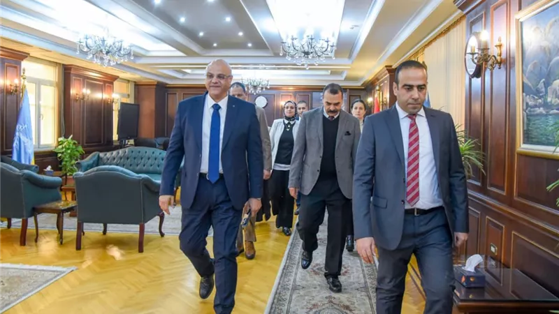 المهندس أيمن عطية يباشر مهامه محافظًا للإسكندرية عقب أداء اليمين الدستورية