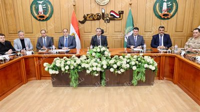 محافظ المنوفية يناقش الموقف النهائي لإستلام مشروعات المبادرة الرئاسية 