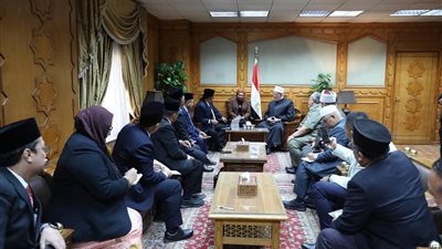 وكيل الأزهر يبحث مع كبير وزراء ملاكا الماليزية تعزيز الشراكة التعليمية والدعوية