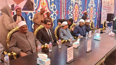 برعاية شيخ الأزهر.. إنهاء خصومة ثأرية بين عائلتين بساحة الإمام الطيب بالأقصر