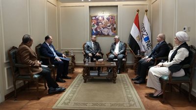تعاون بين المنطقة الاقتصادية لقناة السويس ووزارة العمل لتأهيل العمالة ودعم الاستثمار