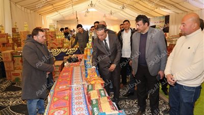 محافظ المنوفية يتفقد معرض 