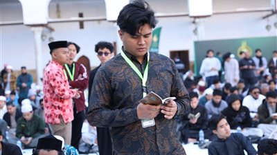 صحن الأزهر لوحة إنسانية تتوحد فيها الثقافات تحت راية الوسطية