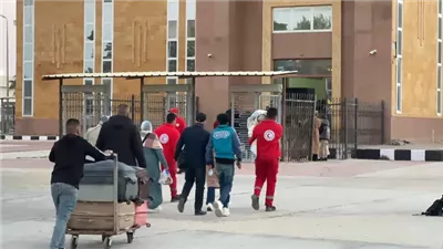 وصول دفعة جديدة من العائدين الفلسطينيين عبر معبر رفح