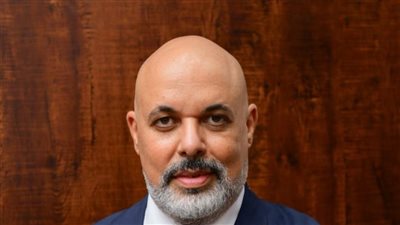 شعبة الذهب: الدولار يقود ارتفاع الأسعار رغم تراجع المعدن عالميًا
