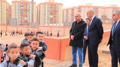 وزير التربية والتعليم يجري جولة مفاجئة لمدارس المقطم 