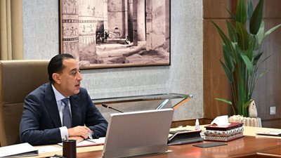 مدبولي يوجه بتكثيف الرقابة على الأسواق وضمان توافر السلع والوقود 