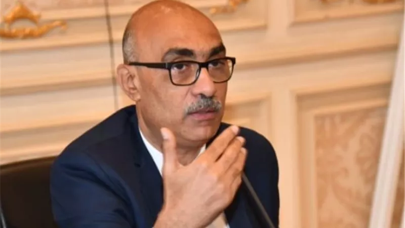 إيهاب منصور لوزير المالية هل يقبل أي مسئول تأخير راتبه 3 شهور
