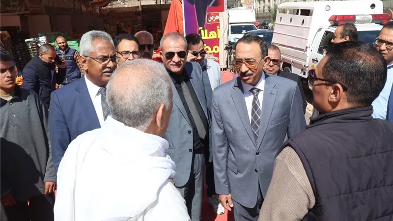 عقب وصوله الديوان.. محافظ سوهاج الجديد يقوم بجولة موسعة بالشوارع والميادين