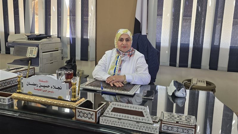 الأستاذة نجلاء حسين،