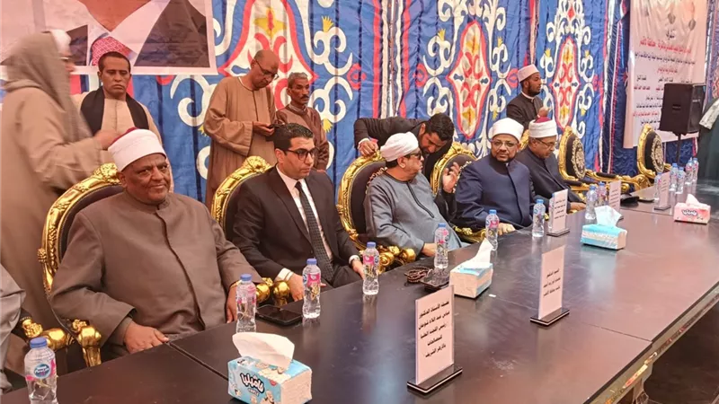 برعاية شيخ الأزهر.. إنهاء خصومة ثأرية بين عائلتين بساحة الإمام الطيب بالأقصر