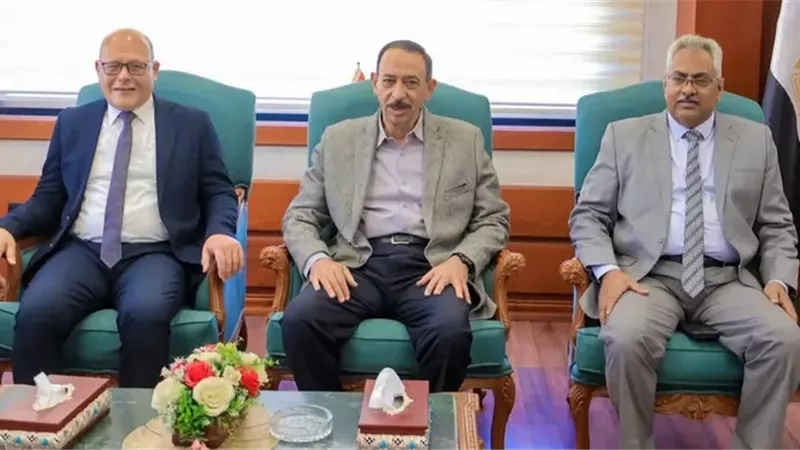 محافظ سوهاج يستقبل رئيس الجامعة للتهنئة بثقة القيادة السياسية