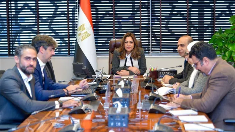 منال عوض توجه بتنفيذ نموذج تجريبي لتحويل المخلفات إلى وقود SRF 