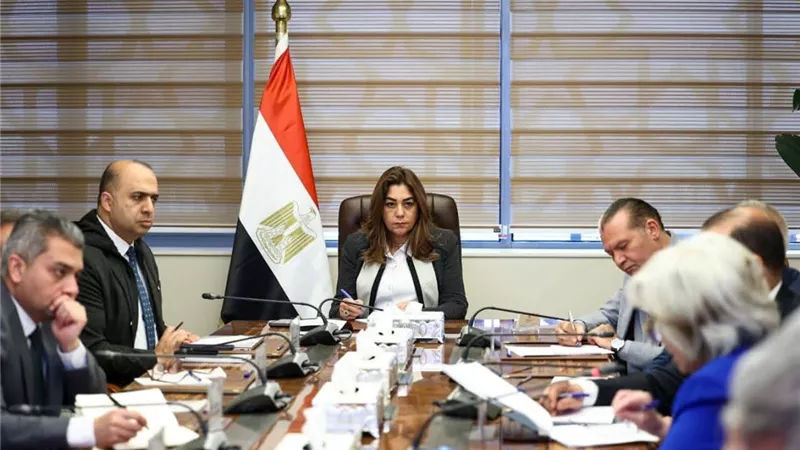 وزيرة التنمية تعقد اجتماعًا موسعًا لمتابعة ملفات العمل وتكامل الجهود البيئية