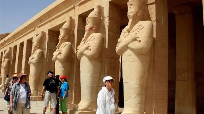 اقتراح من مجلس الشيوخ بمضاعفة الطاقة الفندقية وزيادة عدد الغرف السياحية